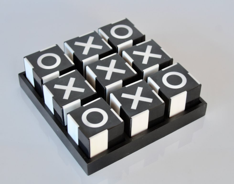 BLACK & WHITE TIC TAC TOE  7X20X20CM